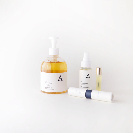 アミュレットをお守りに。指先をやさしくプロテクト