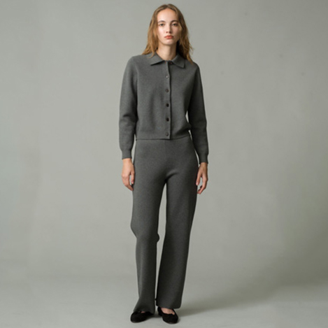 今すぐ装いにプラスしたい、「デミリー」の洗練ニット