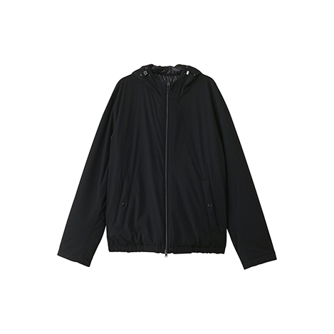 「ヘルノ」で叶える洗練されたミニマルな装い