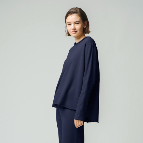 大人の抜け感をつくる、洗練スウェット