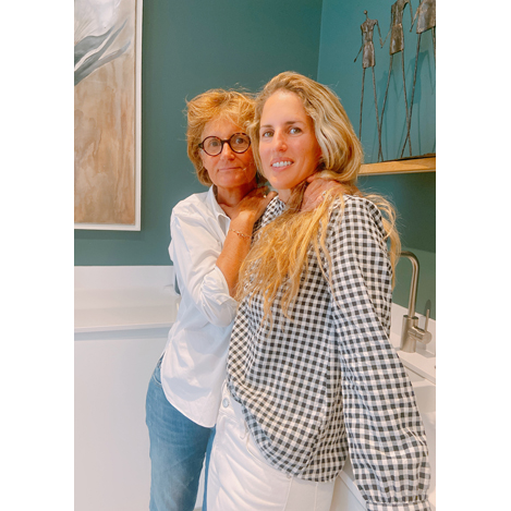 冬こそ顔まわりをぱっと華やかに!「バイ サン・スワサント・キャトル パリ」の上品レイヤード術をレクチャー