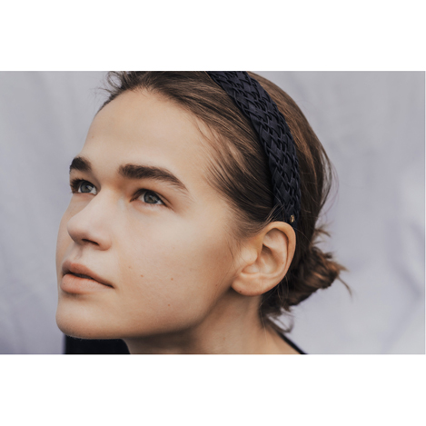 シックなカチューシャやクリップで大人のヘアアレンジを。「イリスフォーセブン」の“BY THE SEA”コレクション