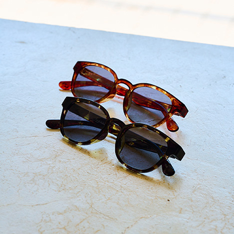 大人のモードを格上げする「ジュガードフォーティーン」のべっ甲サングラス