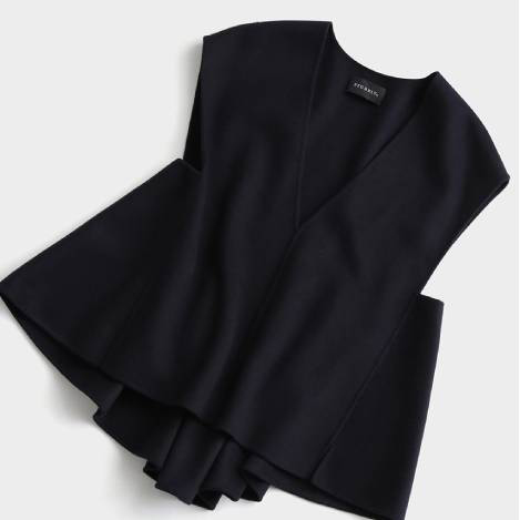 今期完売品【雑誌掲載】カーヴィーネックジレ　ブラック hueLe Museum(ヒューエルミュージアム)｜【hLM】カーヴィー