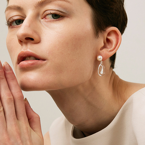 「レム」のパール×ガラスのアイキャッチーなピアス