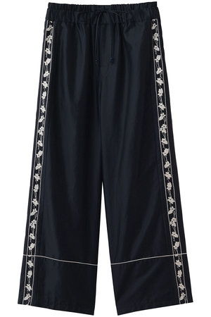 ミュベール/MUVEILのスミレ刺しゅうパンツ