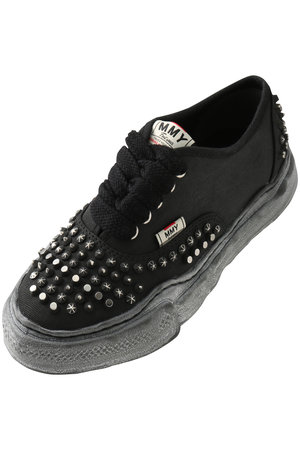 メゾン ミハラヤスヒロ/Maison MIHARA YASUHIROの【UNISEX】【Maison MIHARA YASUHIRO】BAKER オリジンナル ソール スタッズ ペイント キャンバス ロートップ スニーカー(130500/130501)