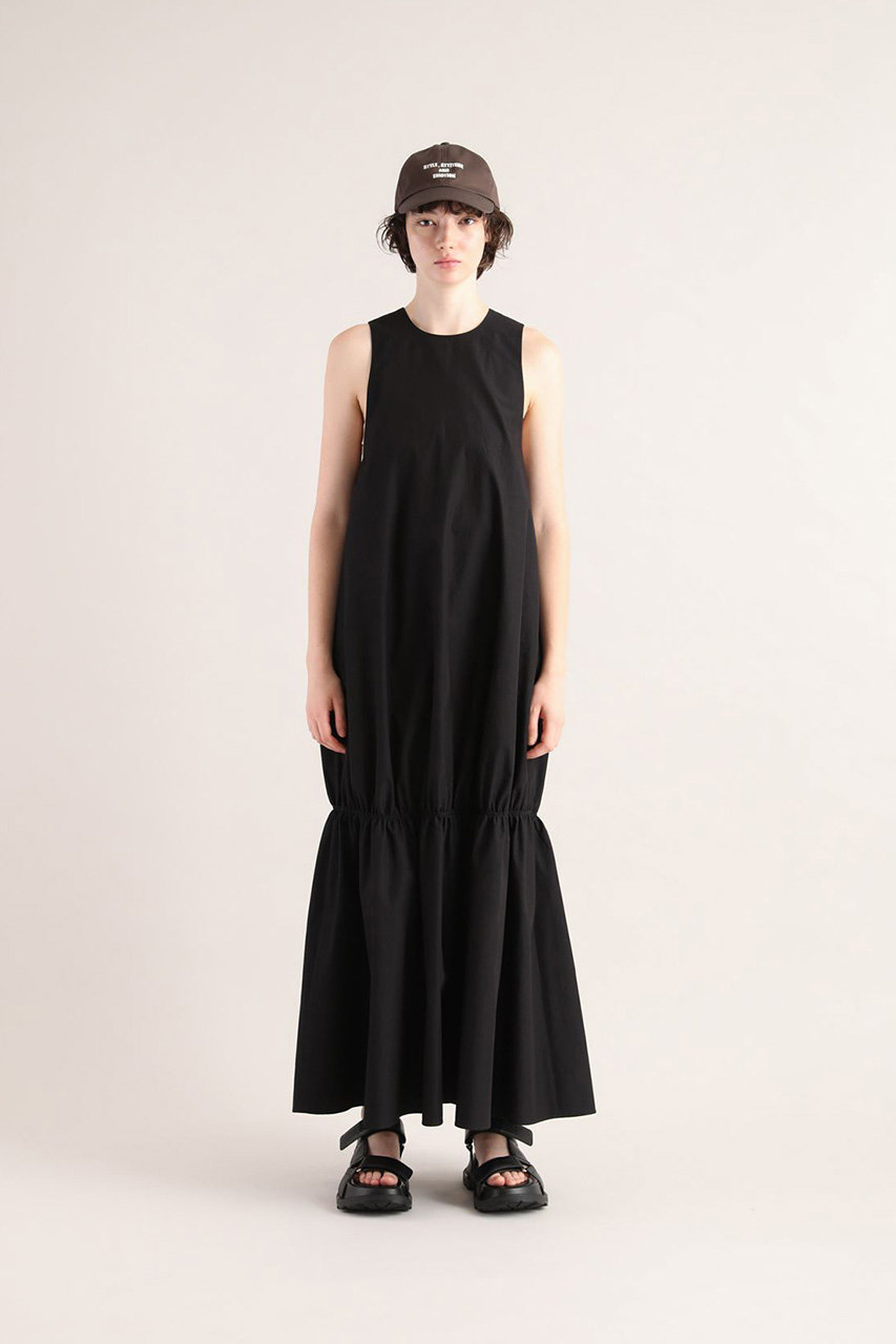 SACRAノースリーブ ブラックワンピース SACRA(サクラ)｜リップルドフィニッシュノースリーブワンピース