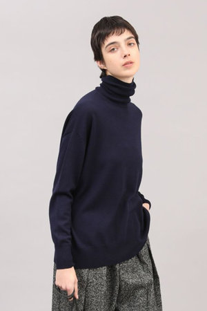 サクラ/SACRAのエクストラファインメリノハイネックプルオーバー(110300/110301)