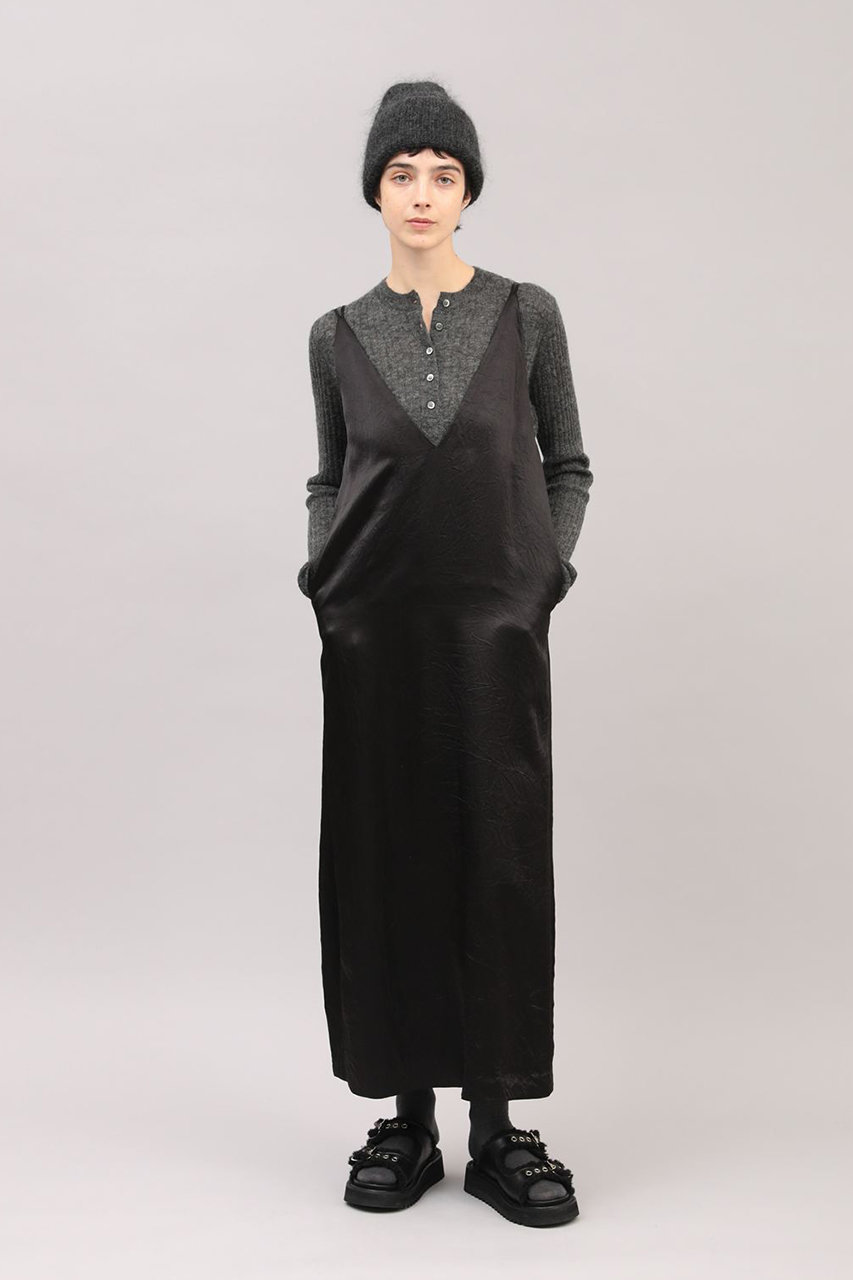 SACRA(サクラ)｜アセテートサテンキャミワンピース/ブラック の通販