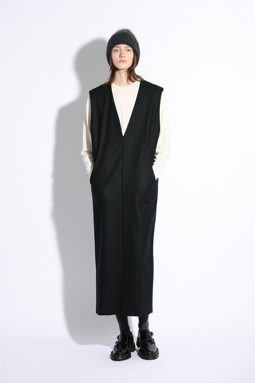 SACRA(サクラ)｜ハイカウントメルトンVネックワンピース/ブラック の