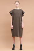 コンパクトフリースラッフルスリーブドレス