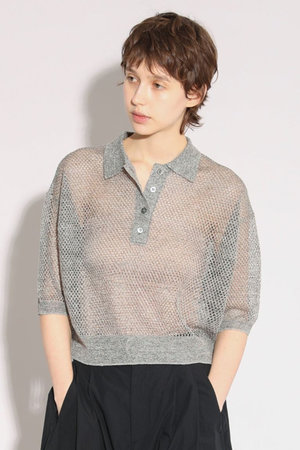サクラ/SACRAのグロッシーリネンオープンワークポロトップス