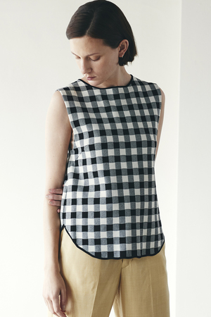 チェックノースリーブブラウス