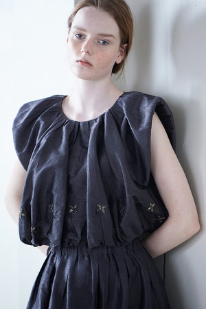 マリリンムーン/MARILYN MOONの【SOI-MeME】ビーズモチーフタフタバルーンブラウス(110400/110402)