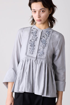 マリリンムーン/MARILYN MOONの【予約販売】【SOI-MeME】コードエンブロイダリーダイヤタックブラウス