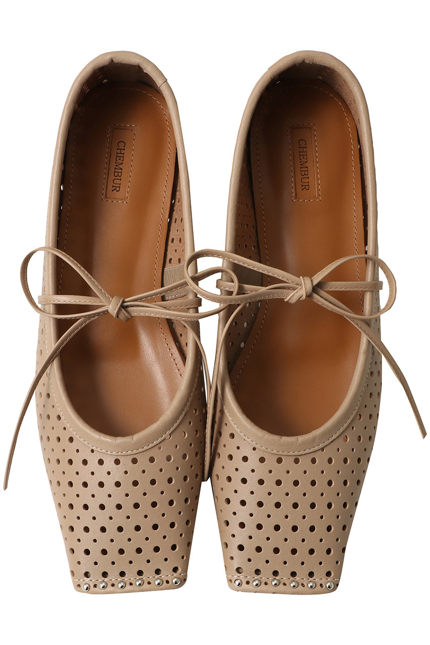 チェンバー/CHEMBURのスクエアトゥパンチングリボンフラットシューズ(トープ/C61003-01)