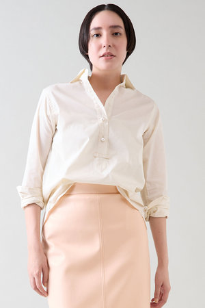 マルティニーク/martiniqueの《定番》パールスキッパーブラウス(110400/110403)