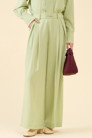 マルティニーク/martiniqueのシアーウールワイドパンツ(110600/110601)