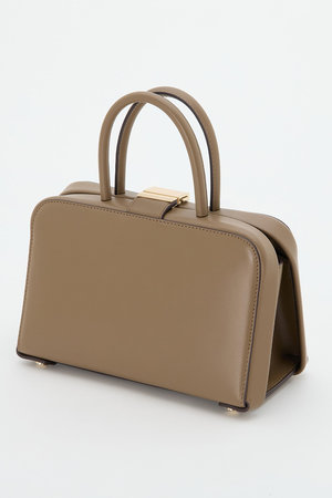 マルティニーク/martiniqueの【予約販売】【PUNTI】PLAIN PORTRAIT HAND バッグ(120600/120602)