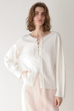 マルティニーク/martiniqueの【予約販売】ブークレーレースアッププルオーバー(フロンタブル)