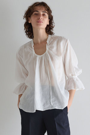 マルティニーク/martiniqueの【予約販売】ラミーネックギャザーブラウス(110400/110403)