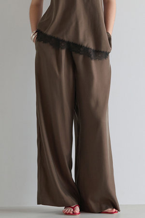 マルティニーク/martiniqueの【予約販売】キュプラフィブリルシャンブレーイージーパンツ(セットアップ可)(110600/110601)