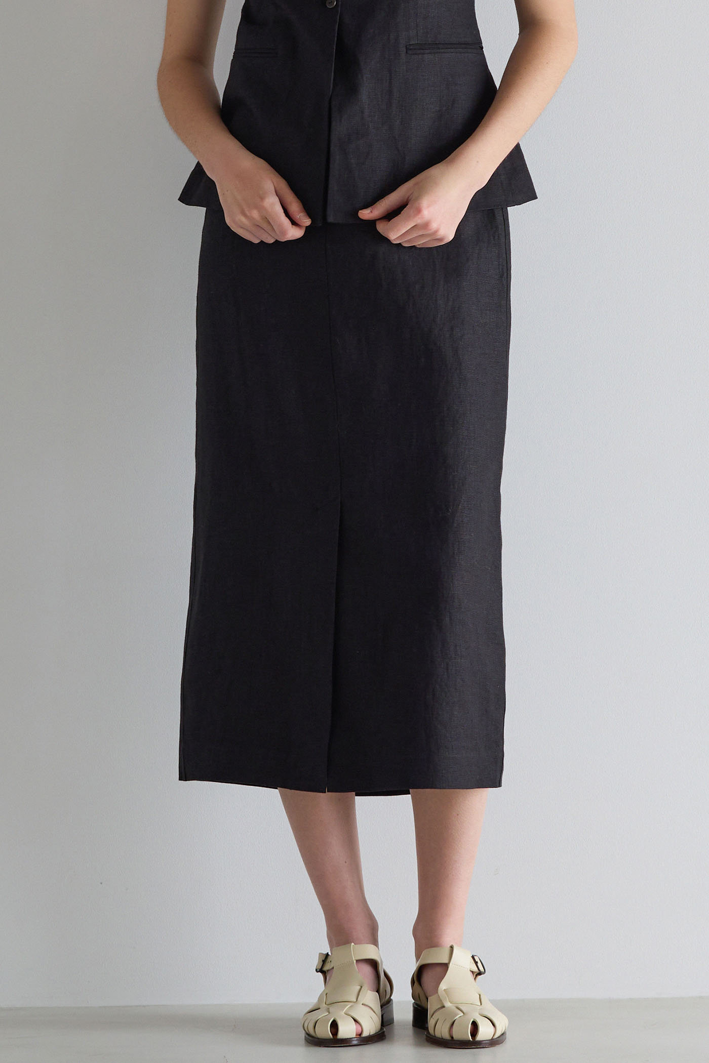 マルティニーク/martiniqueの【予約販売】リネンストレッチボートフロントスリットスカート(セットアップ可)(ブラック/A0361FS 552)
