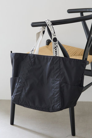マルティニーク/martiniqueの【予約販売】《別注》【LeSportsac】1043 E/W REVERSIBLE PKT TOTE(Solid)(120200/120201)