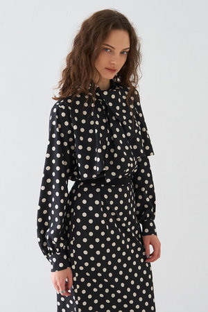 デザインワークス/DESIGNWORKSの【セットアップ対応】ドットアシメトリーラッフルブラウス(110400/110403)