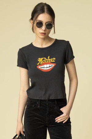 マザー/MOTHERのTHE ITTY BITTY RINGER リッププリントTシャツ（HEM）(110100/110102)