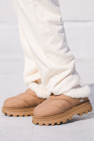 スティーブ・マデン/STEVE MADDENのFIRE PLACE 厚底キルティングファーシューズ(130400/130403)