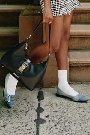 スティーブ・マデン/STEVE MADDENのGRAIL ポインテッドトゥベルトデザインパンプス(130100/130101)