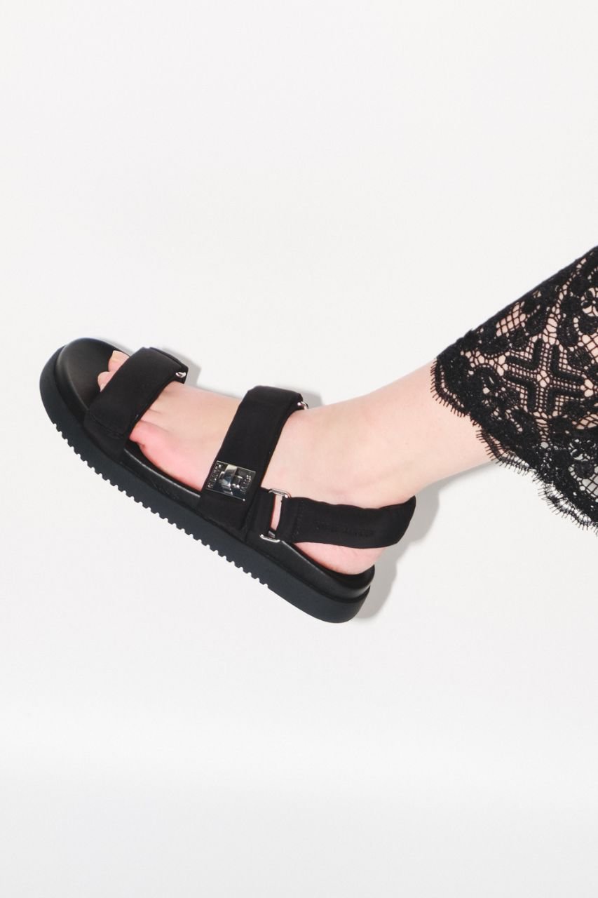 STEVE MADDEN(スティーブ・マデン)｜MONAT ベルテッドサンダル/BLK の