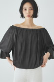 オフショルダーブラウス【オンラインストア限定商品】