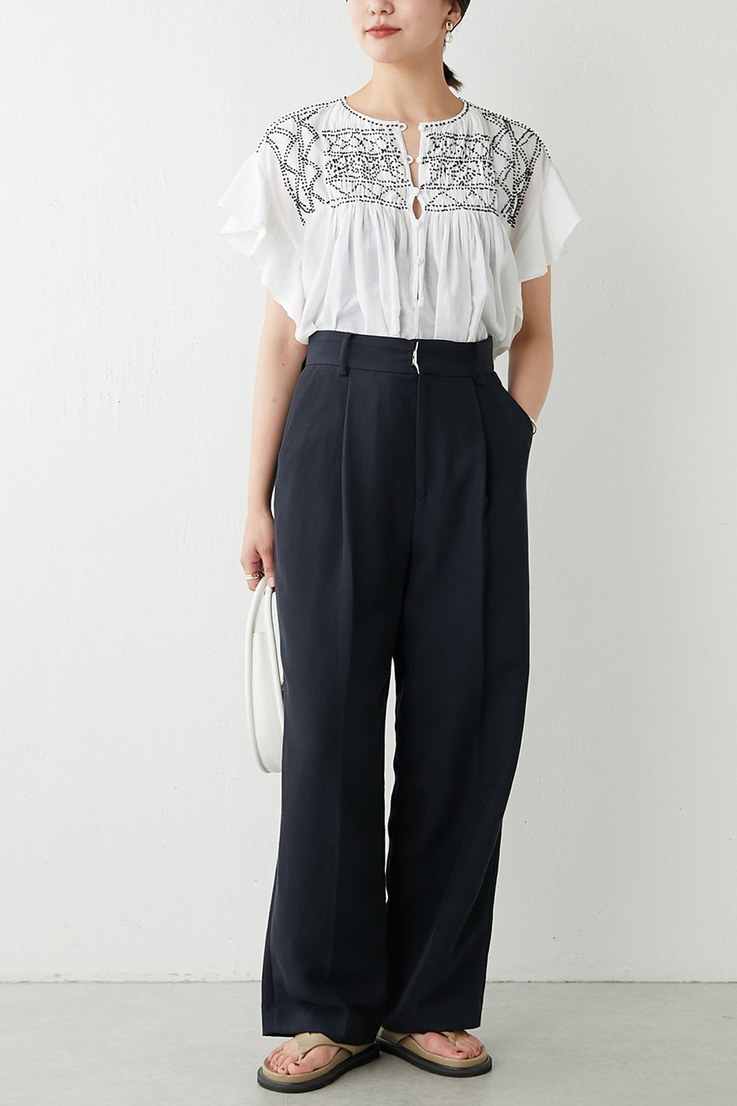 【HERITANOVUM escape】刺繍ブラウス