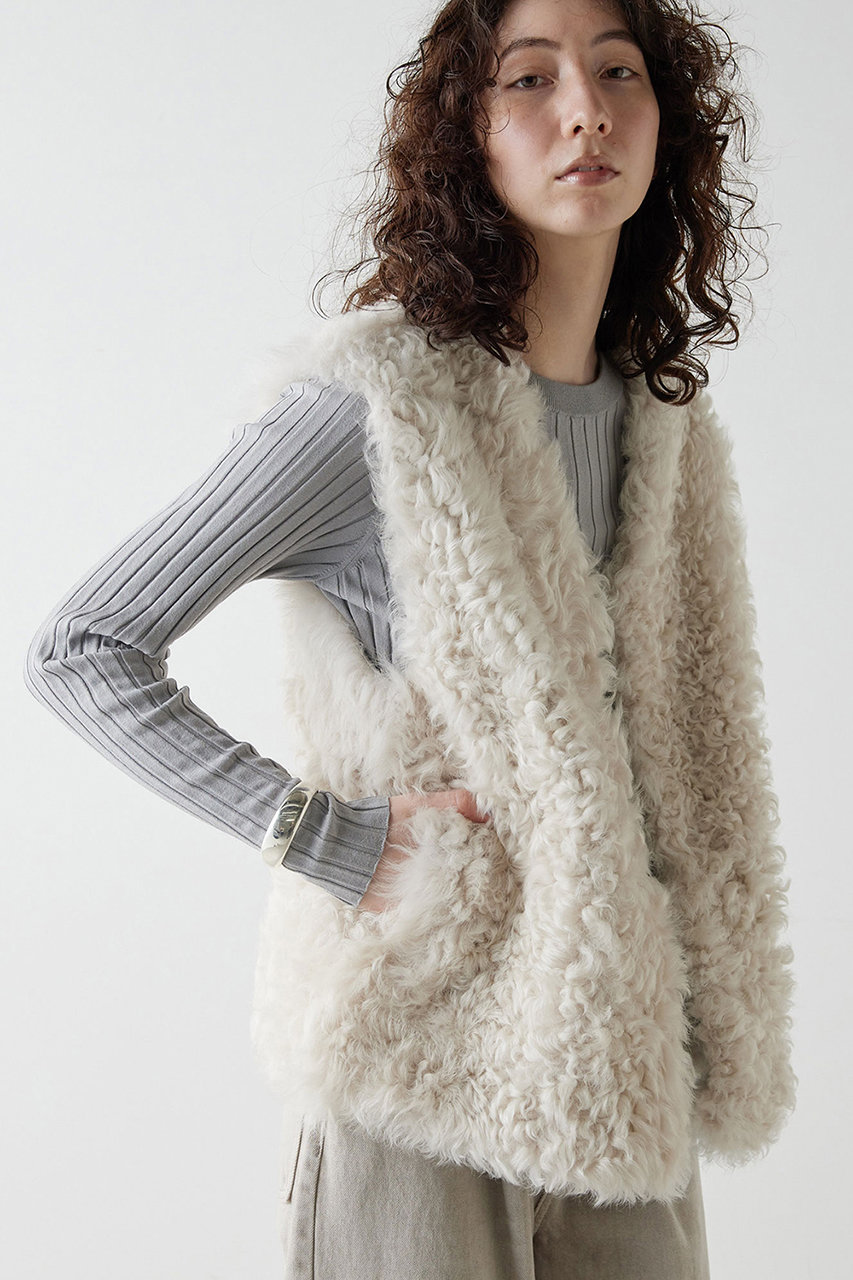 極美品 ガリャルダガランテ ボアベスト 極美品 ガリャルダガランテ ボアベスト 2024 ミドルジレアウター 秋