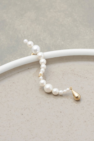 ガリャルダガランテ/GALLARDAGALANTEの【予約販売】ラインパールシングルピアス(150100/150101)