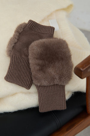 ガリャルダガランテ/GALLARDAGALANTEの【予約販売】フェイクファーハンドウォーマー