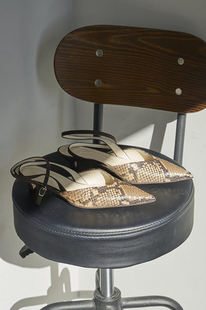 ガリャルダガランテ/GALLARDAGALANTEの【予約販売】【2.718】アンクルストラップパンプス(130100/130103)