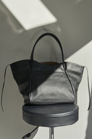 ガリャルダガランテ/GALLARDAGALANTEの【予約販売】【2.718】シュリンクレザートート(120200/120201)