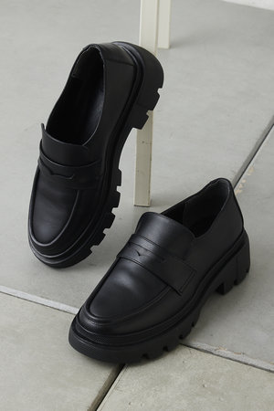 ガリャルダガランテ/GALLARDAGALANTEの【予約販売】【2.718】タンクソールローファー(130400/130403)