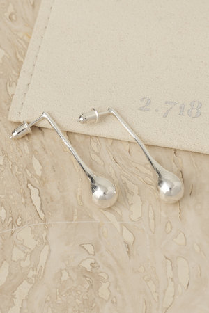 ガリャルダガランテ/GALLARDAGALANTEの【2.718】ロングドロップピアス