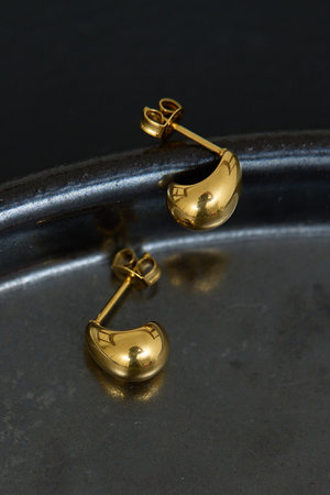 ガリャルダガランテ/GALLARDAGALANTEのステンレス グレインピアス(150100/150101)