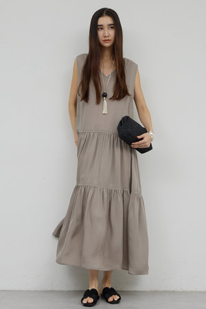 ガリャルダガランテ/GALLARDAGALANTEの【予約販売】ティアードノースリワンピース(110500/110503)