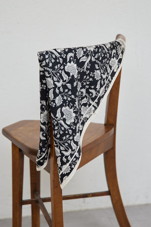 ガリャルダガランテ/GALLARDAGALANTEの【予約販売】更紗プリントシルクスカーフ(140100/140103)