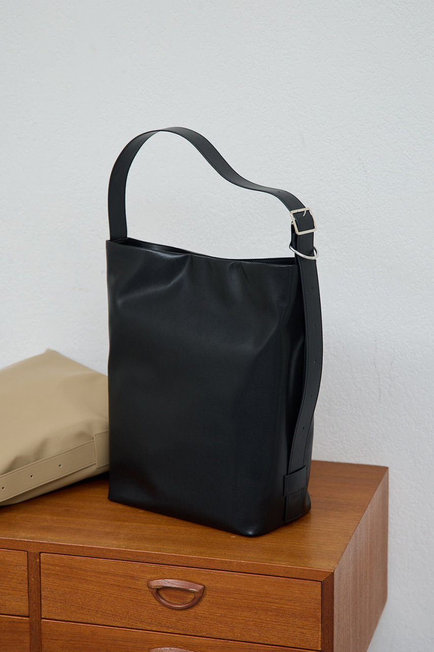 ガリャルダガランテ/GALLARDAGALANTEの【MANAKAコラボ】ベルテッドワンショルダー(ブラック/GGZ1061412A0004)