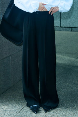 エンフォルド/ENFOLDの【1/14 12:00販売開始】【予約販売】CENTER-PRESS STRAIGHT-PANTS(110600/110601)