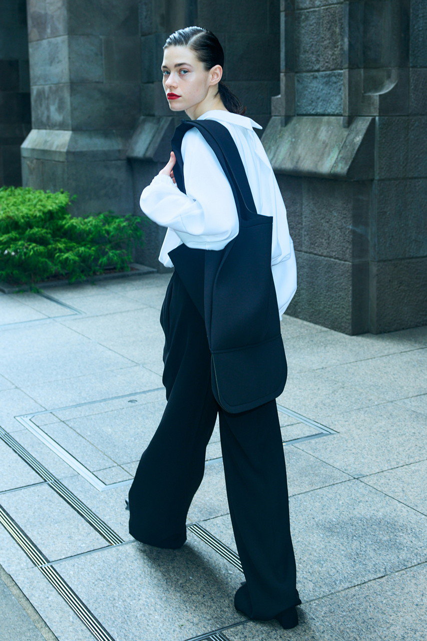 ENFOLD(エンフォルド)｜CENTER-PRESS STRAIGHT-PANTS/ブラック の通販