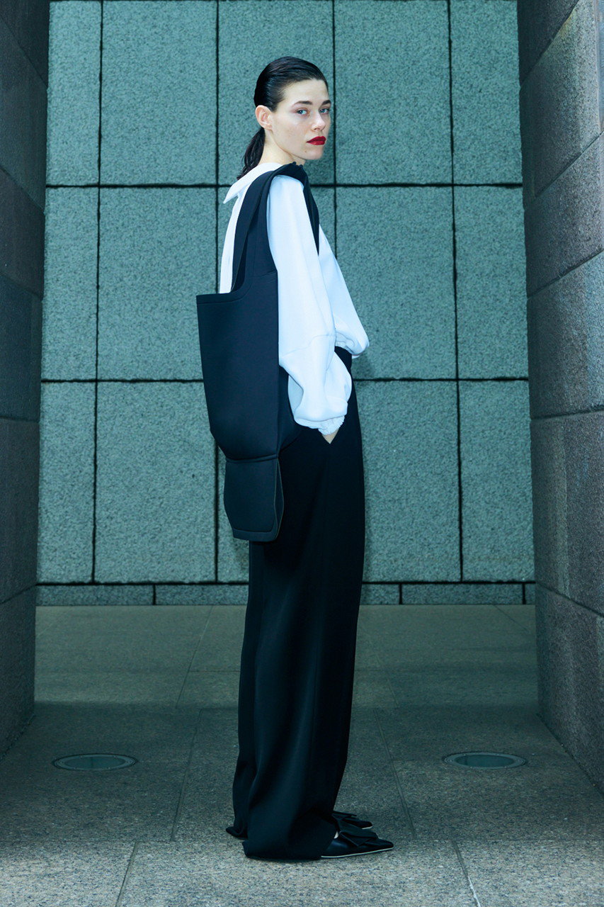 ENFOLD(エンフォルド)｜CENTER-PRESS STRAIGHT-PANTS/ブラック の通販